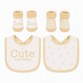 Geschenkset Cute and Hungry – Lätzchen und Söckchen, vierteilig
