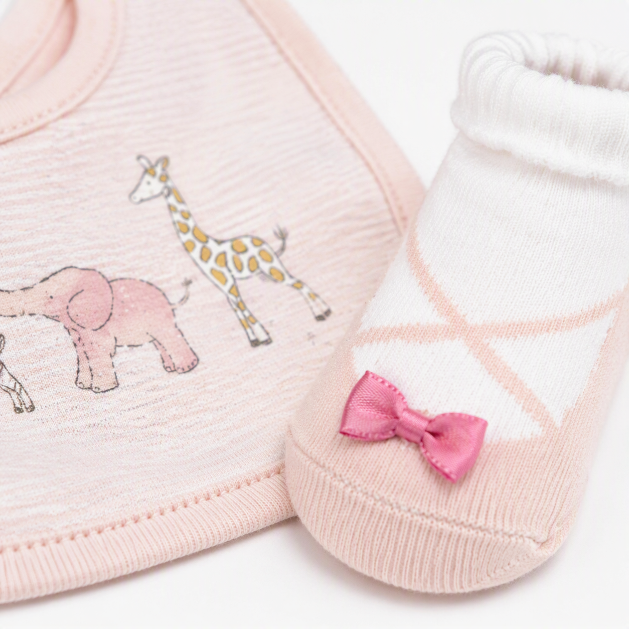 «Rosa Safari»-Lätzchen & Söckchen Geschenkset – 4-teilig