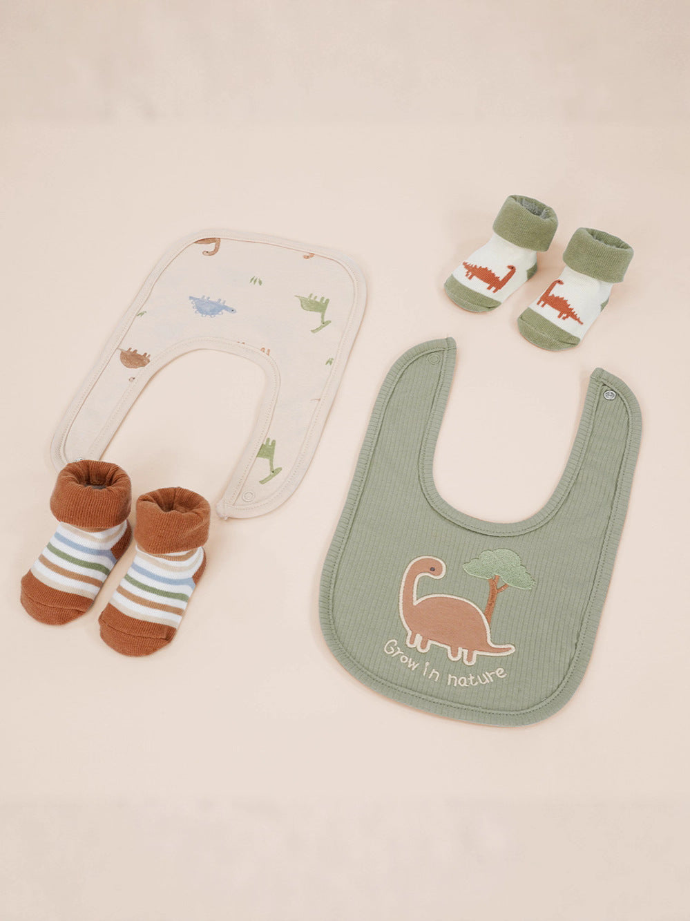 «Grow in Nature»- Lätzchen & Söckchen Geschenkset – 4-teilig (Kopie) (Kopie)