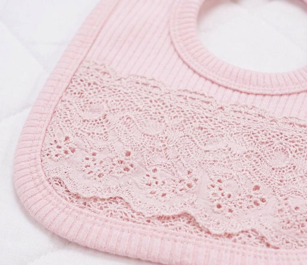 Erstausstattung-Set «Hello» Rosa mit Spitze 6-teilig – Bild 5 | sunnozy Babykleidung Schweiz