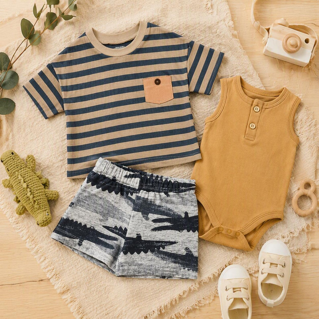 Sommer-Set «Krokodil» 3-teilig T-Shirt Body & Shorts – Bild 2 | sunnozy Babykleidung Schweiz