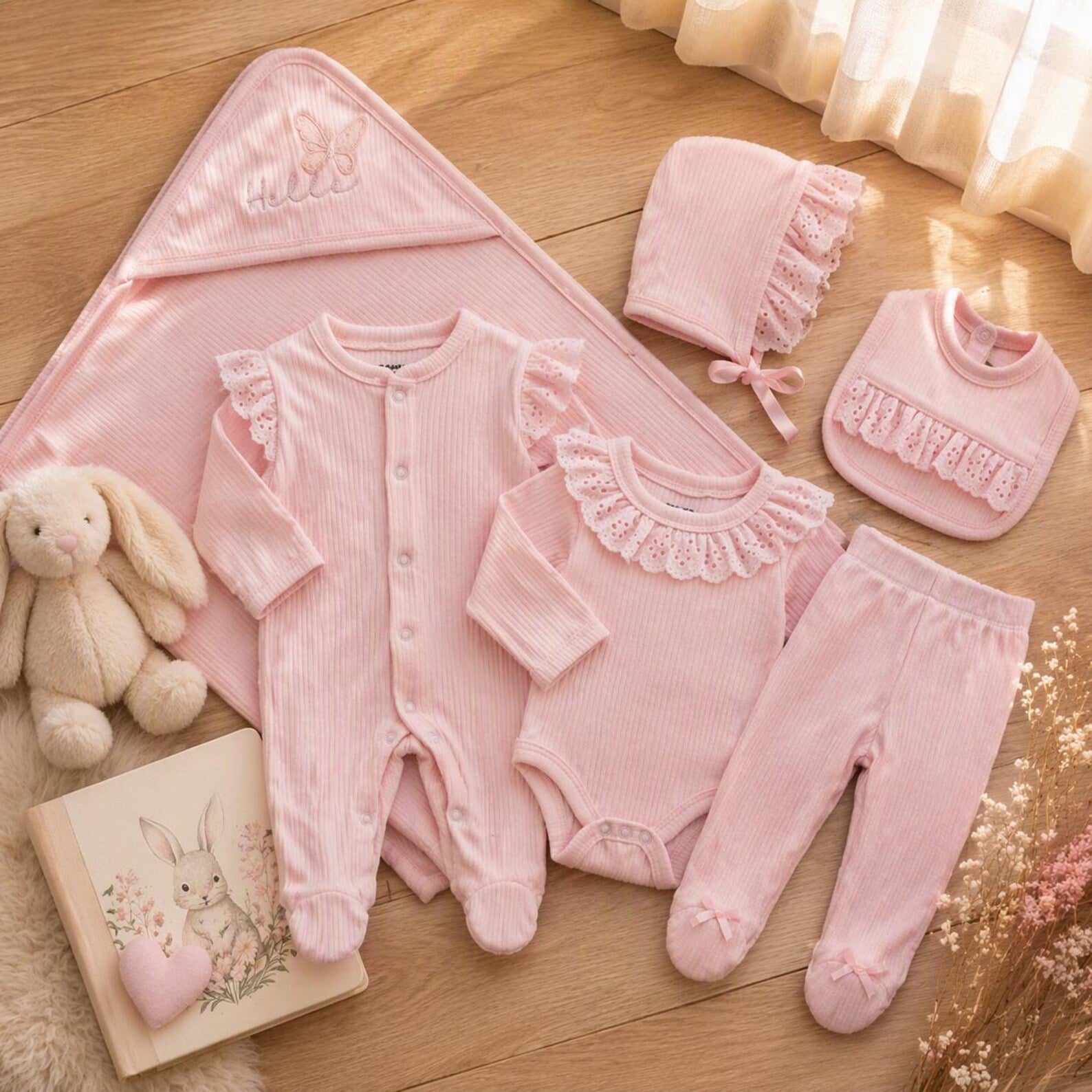 Erstausstattung-Set «Hello» Rosa mit Spitze 6-teilig – Bild 2 | sunnozy Babykleidung Schweiz