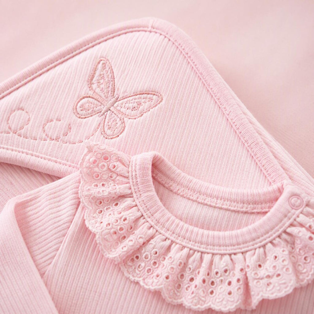 Erstausstattung-Set «Hello» Rosa mit Spitze 6-teilig – Bild 7 | sunnozy Babykleidung Schweiz